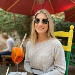 Meet your Posher, Eva